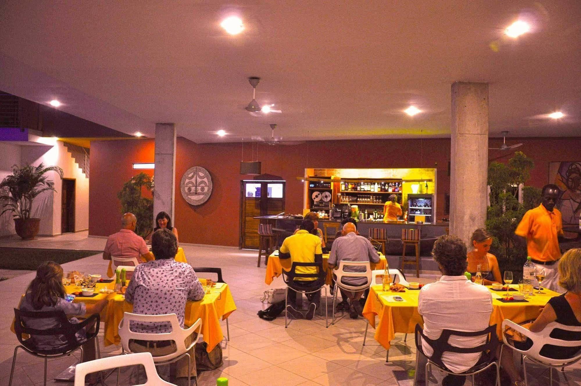 Leo'S Beach Hotel - Adults Only Brufut 外观 照片