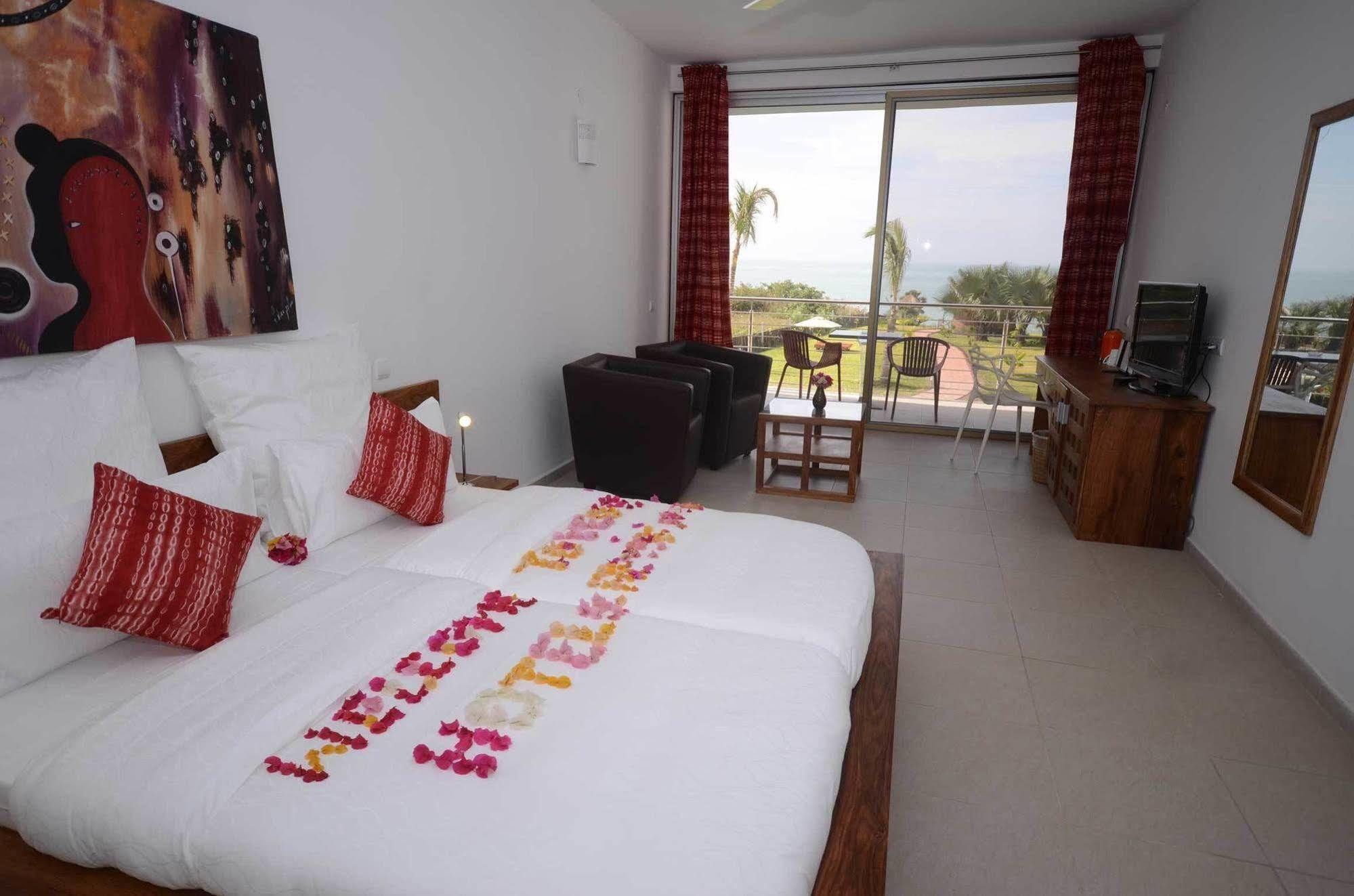 Leo'S Beach Hotel - Adults Only Brufut 外观 照片