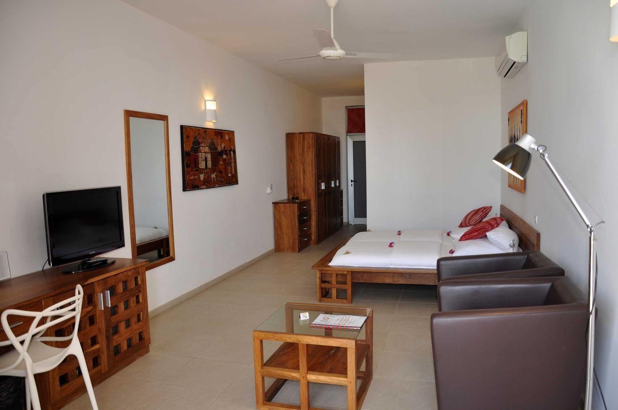 Leo'S Beach Hotel - Adults Only Brufut 外观 照片