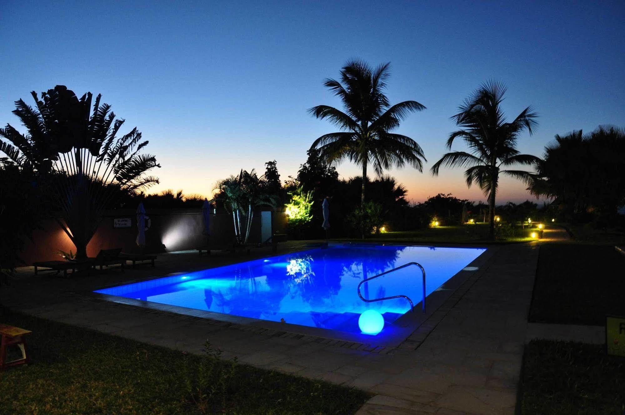 Leo'S Beach Hotel - Adults Only Brufut 外观 照片